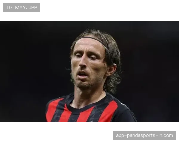 莫德里奇家冰箱里只有鸡胸肉和水，这人是拿自己当AI养的？