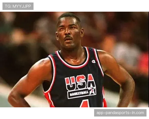 乔·杜马斯无球跑动撕裂防线，关键回合防守改变比赛走势