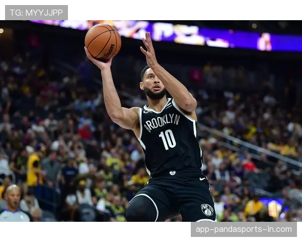 本·西蒙斯完成多次挡拆传球助攻，提升76人进攻节奏效率明显