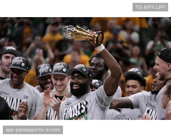 杰伦·布朗突破制造多次得分机会提升凯尔特人进攻效率