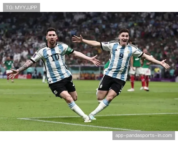 梅西连续关键战主导进攻，回撤组织撕开防线