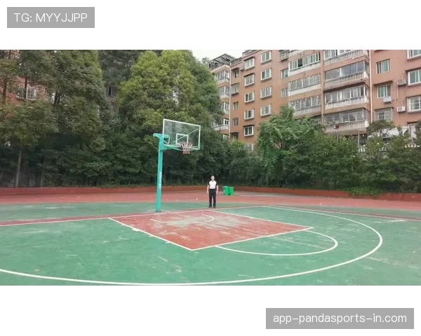 如何准确判定篮球比赛中“八秒违例”的时刻？