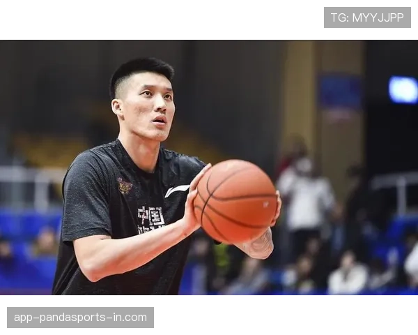 非法用手防守属于犯规还是违例？规则解析